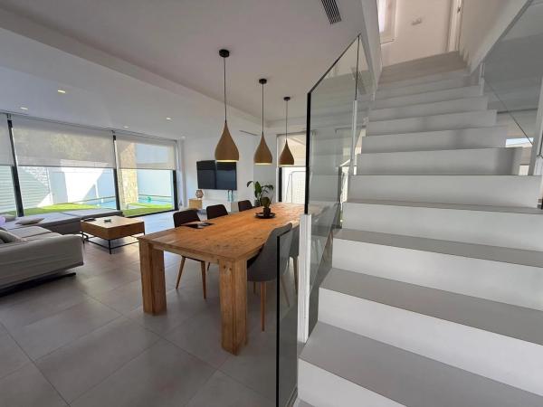 Independent chalet for sale in Calle Dinamarca, Callosa de Segura
thumbnail 1