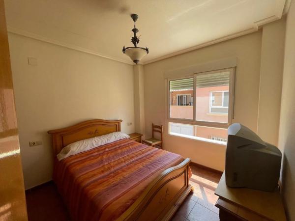 Terraced house for sale at Calle Pablo Picasso, 14 , Catral thumbnail 2