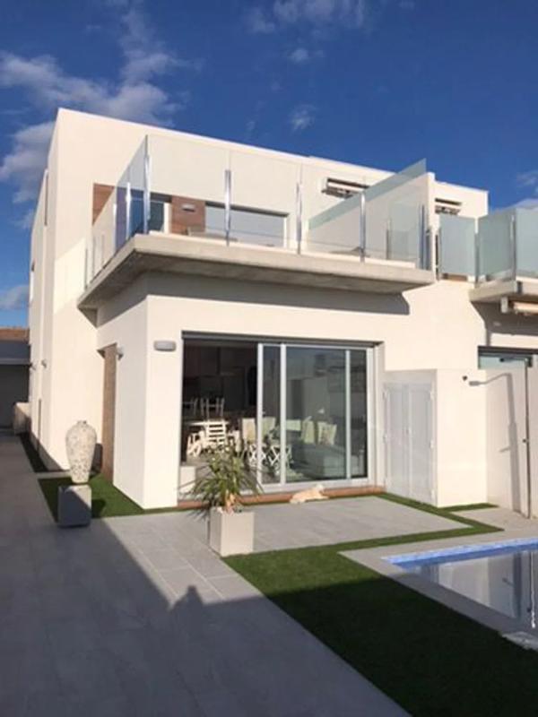 Sale of independent chalet in Calle València, Daya Nueva
photo 2