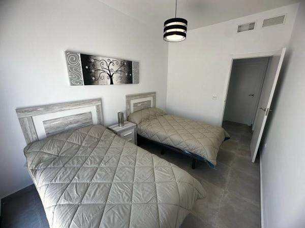 Chalet pareado en calle Manuel de Falla photo 2