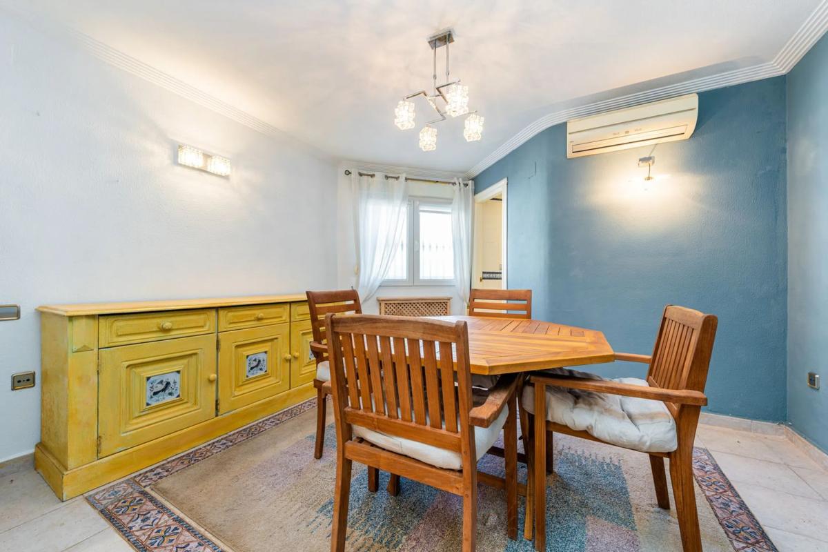 Venta de chalet adosado en  UR MONCAYO, 1 , Guardamar del Segura photo 2