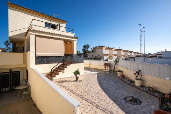 Частный шале на продаже в  Calle la Margarida, Гуардамар-дель-Сегура photo 1