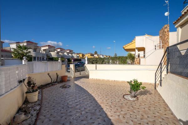 Частный шале на продаже в  Calle la Margarida, Гуардамар-дель-Сегура photo 3