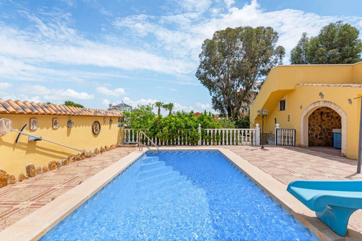 Продажа отдельного шале в Jacarilla, Хаkarilla photo 2