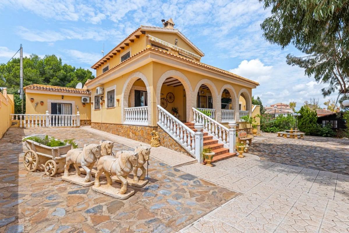 Продажа отдельного шале в Jacarilla, Хаkarilla photo 4