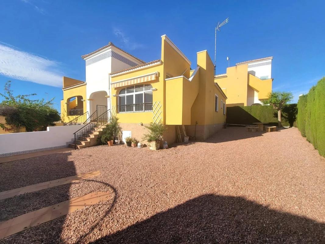 Sale of townhouse in Avenida Riegos de Levante , Los Montesinos photo 2