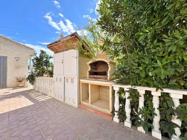 Independent chalet for sale in Calle Naranjo, Los Montesinos
photo 1
