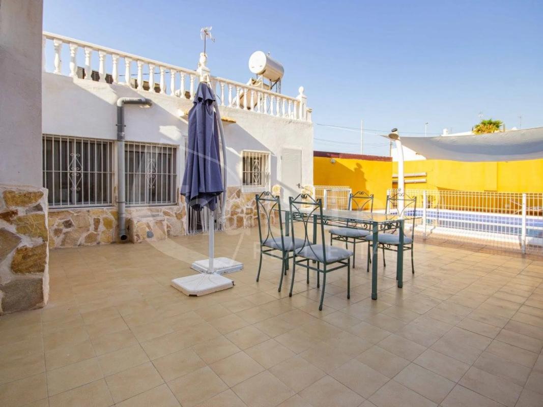 Продажа таунхауса в Calle Capitán Cortés, 12 -20 , Лос-Монтесинос photo 2