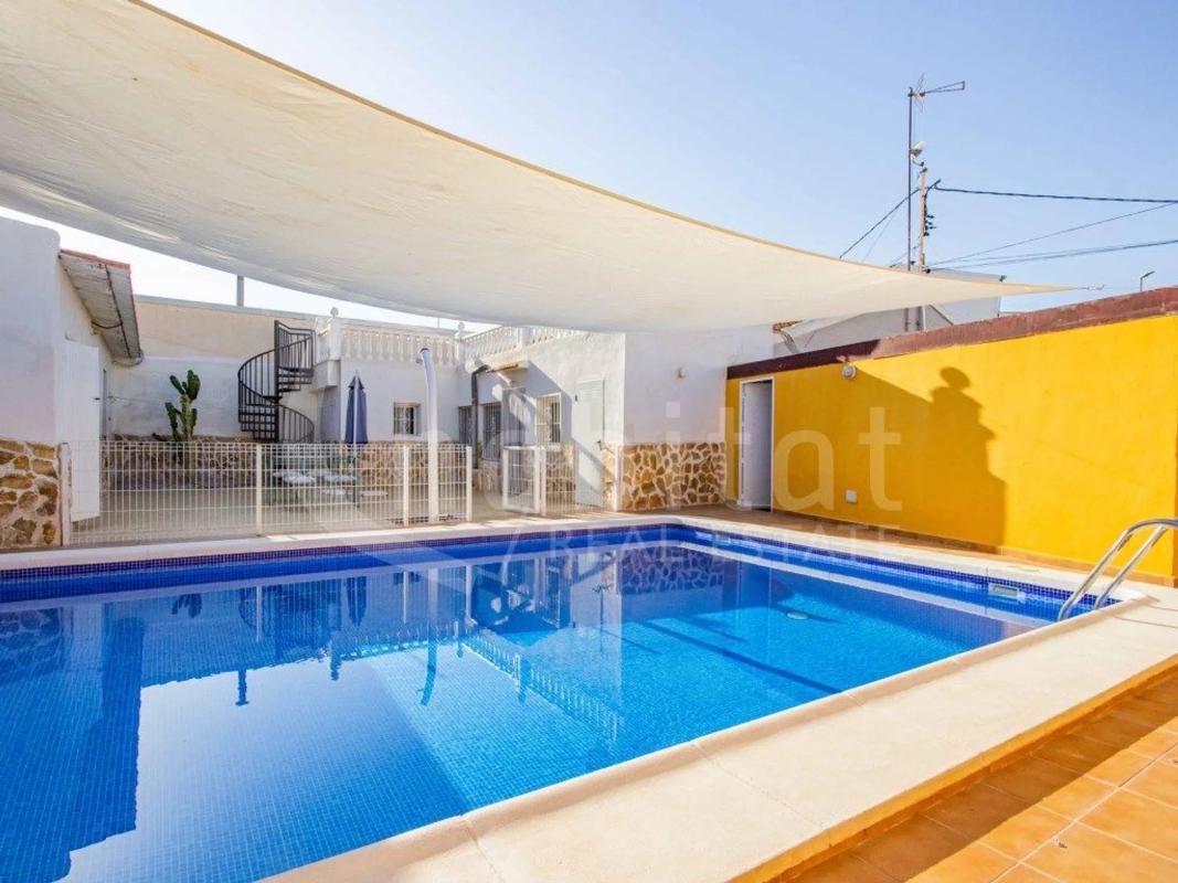 Продажа таунхауса в Calle Capitán Cortés, 12 -20 , Лос-Монтесинос photo 3