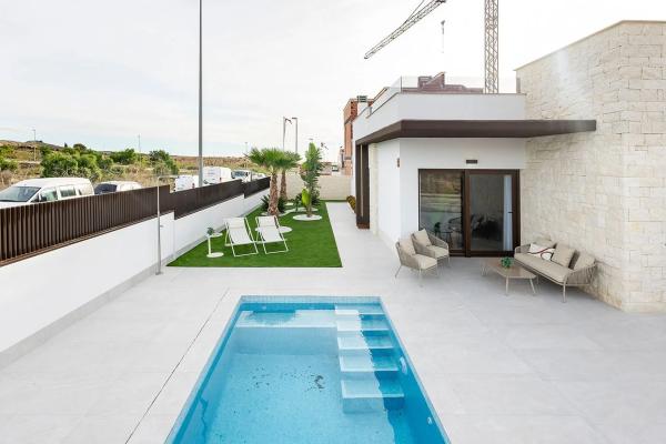 Chalet independiente en venta en Desamparados-Hurchillo-Torremendo, Orihuela
 photo 4