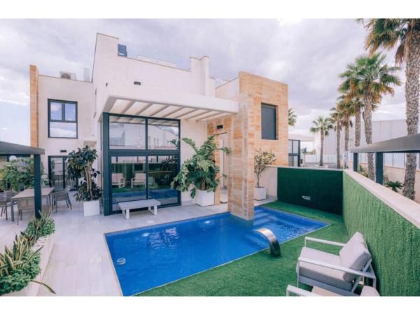 Частный шале на продаже в Barrio Cabo Roig, Ориуэла photo 1
