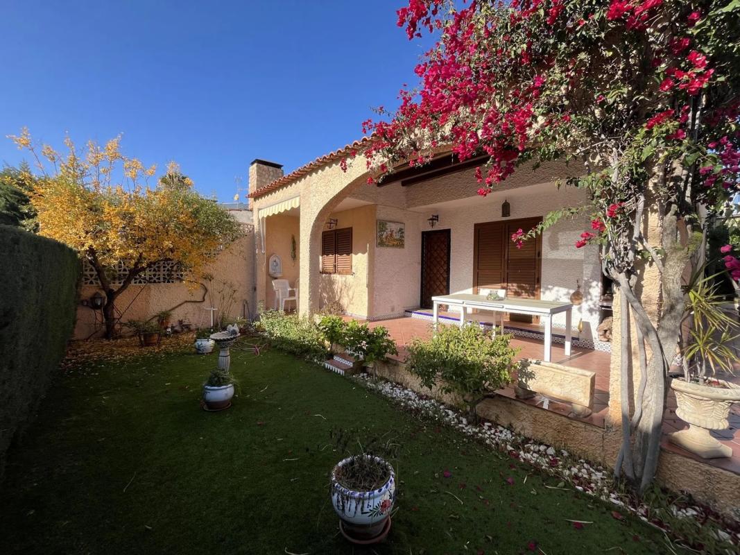 Venta de chalet adosado en Calle López de Ayala , Orihuela photo 2