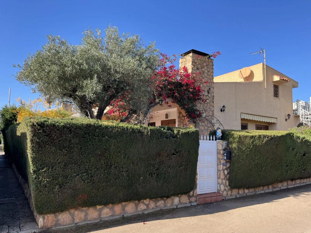 Venta de chalet adosado en Calle López de Ayala , Orihuela photo 4