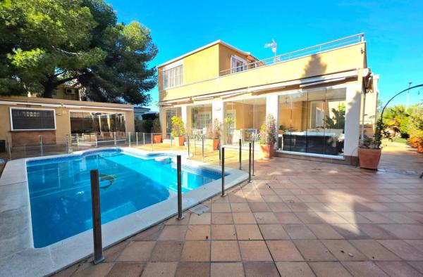 Частный шале на продаже в Barrio Campoamor, Ориуэла photo 1