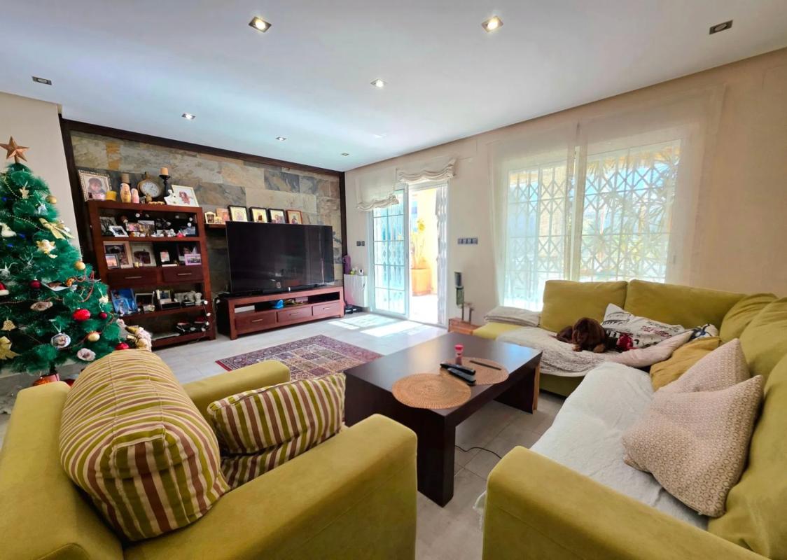Продажа отдельного шале в  Barrio Campoamor, Ориуэла photo 4