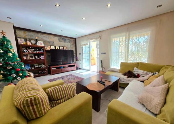 Частный шале на продаже в  Barrio Campoamor, Ориуэла photo 4