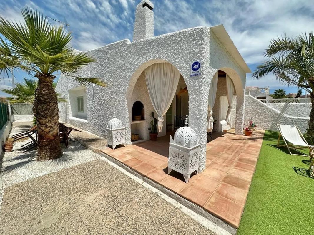 Продажа отдельного шале в  Barrio Campoamor, Ориуэла photo 4