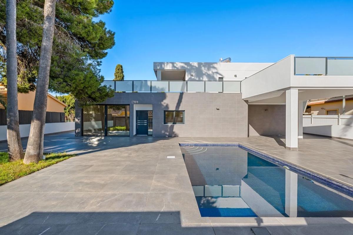 Sale of independent chalet in Calle José Zorrilla, Orihuela
photo 1