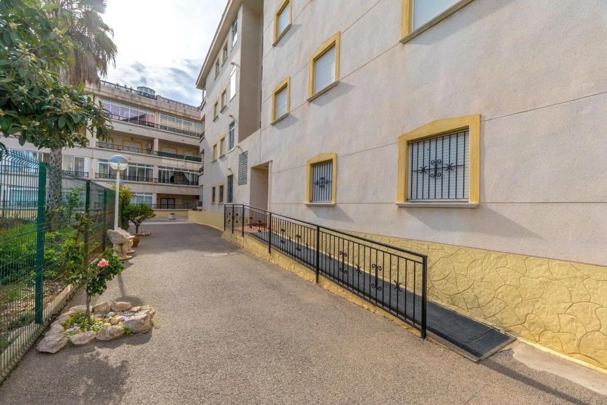 Sprzedaż mieszkania w Barrio Campoamor, Orihuela
 photo 2