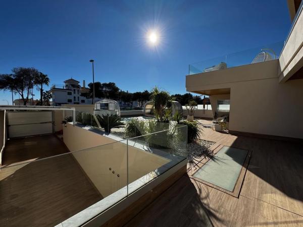 Chalet wolnostojący na sprzedaż w  Barrio Campoamor, Orihuela photo 1
