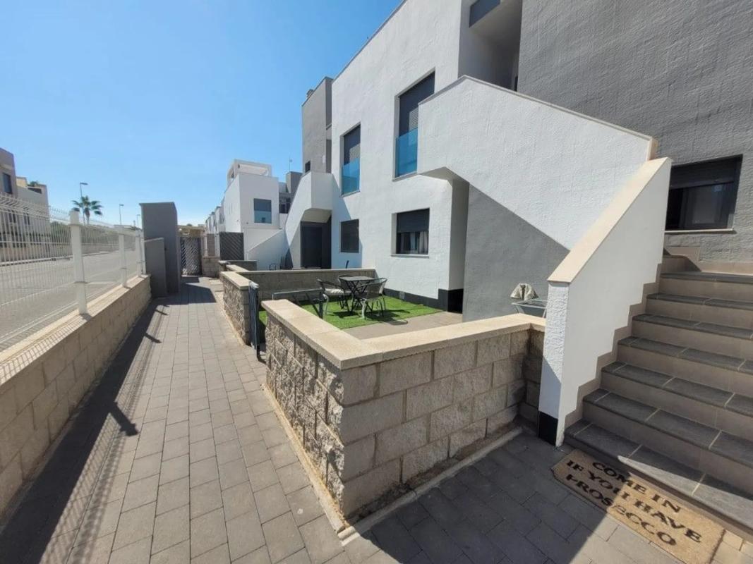 Sale of independent chalet in Calle Jade, Orihuela
photo 5