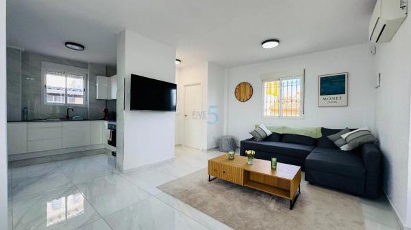 Частный шале на продаже в Barrio La Zenia, Ориуэла photo 1