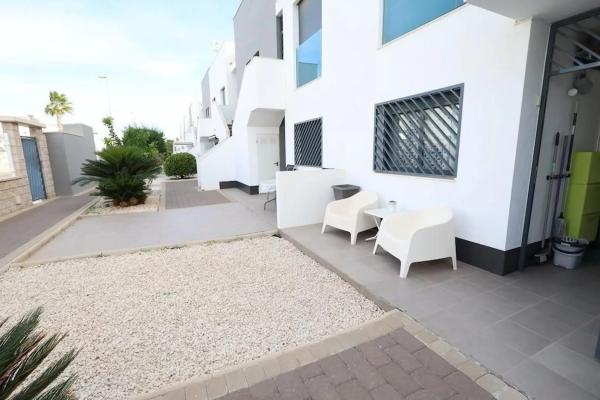 Piso en venta en Barrio La Zenia, Orihuela
thumbnail 1