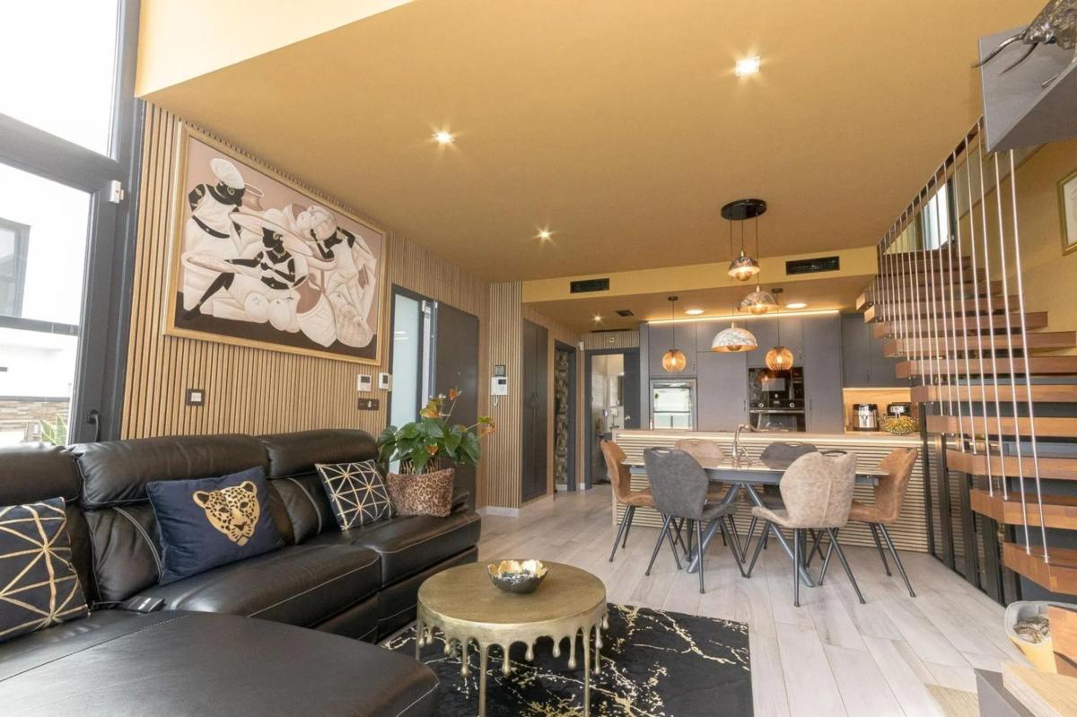 Sale of independent chalet in Barrio Lomas de Cabo Roig-Los Dolses, Orihuela
photo 5