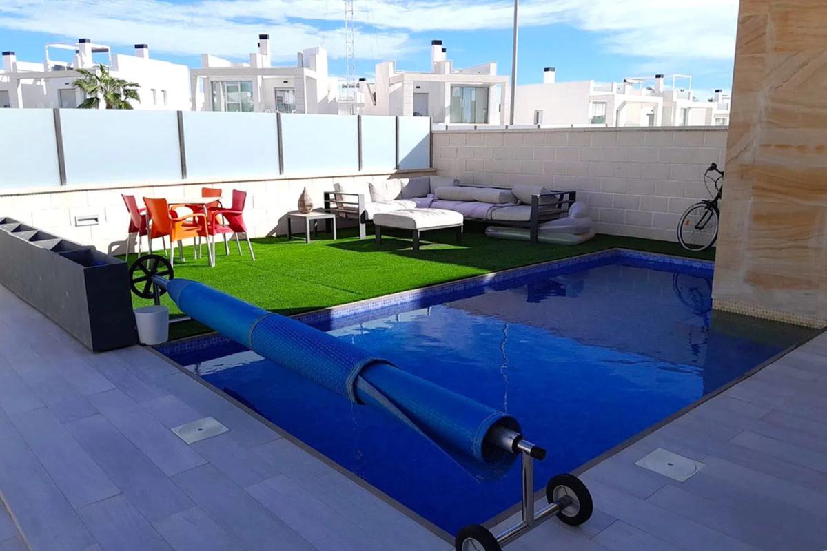 Sale of independent chalet in Calle olite, 9, Orihuela
photo 3