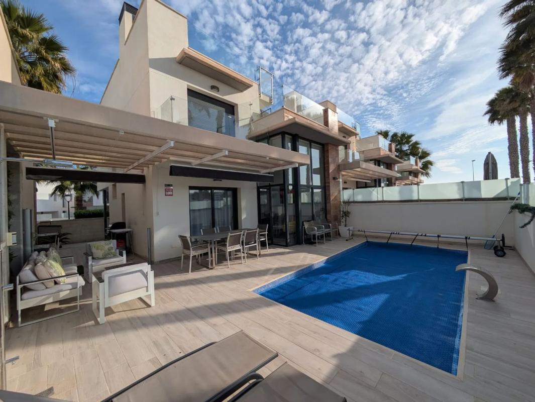 Sale of independent chalet in Calle Cabo de Peñas, 5, Orihuela
 photo 4
