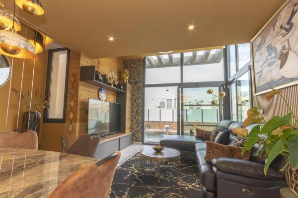 Independent chalet for sale in Calle Cabo de Gata, Orihuela
 photo 4