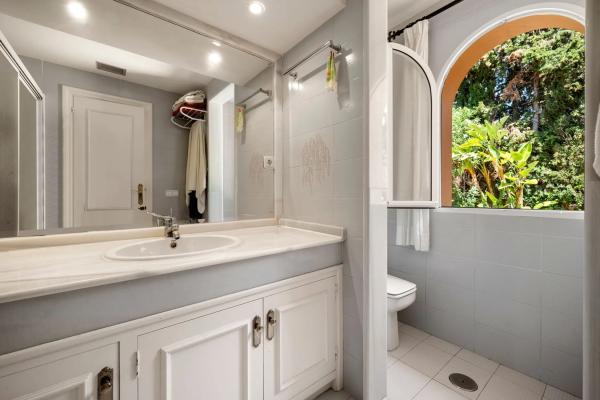 Chalet wolnostojący na sprzedaż w Urbanizacion Cumbres de Elviria, Marbella photo 1