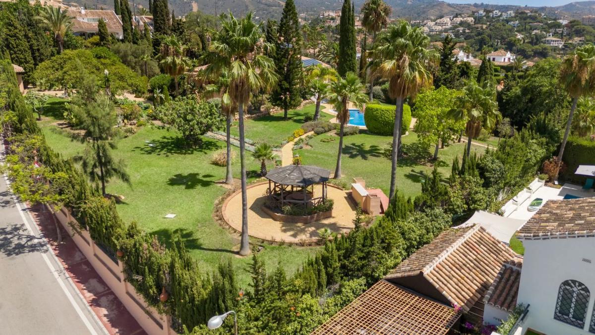 Venta de chalet independiente en Urbanizacion Cumbres de Elviria, Marbella
 photo 3
