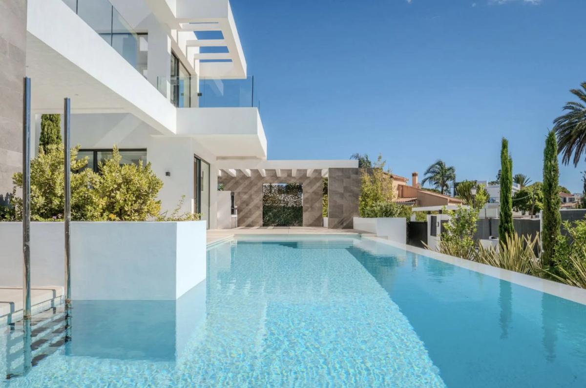 Venta de chalet independiente en Barrio Marbesa, Marbella
photo 1