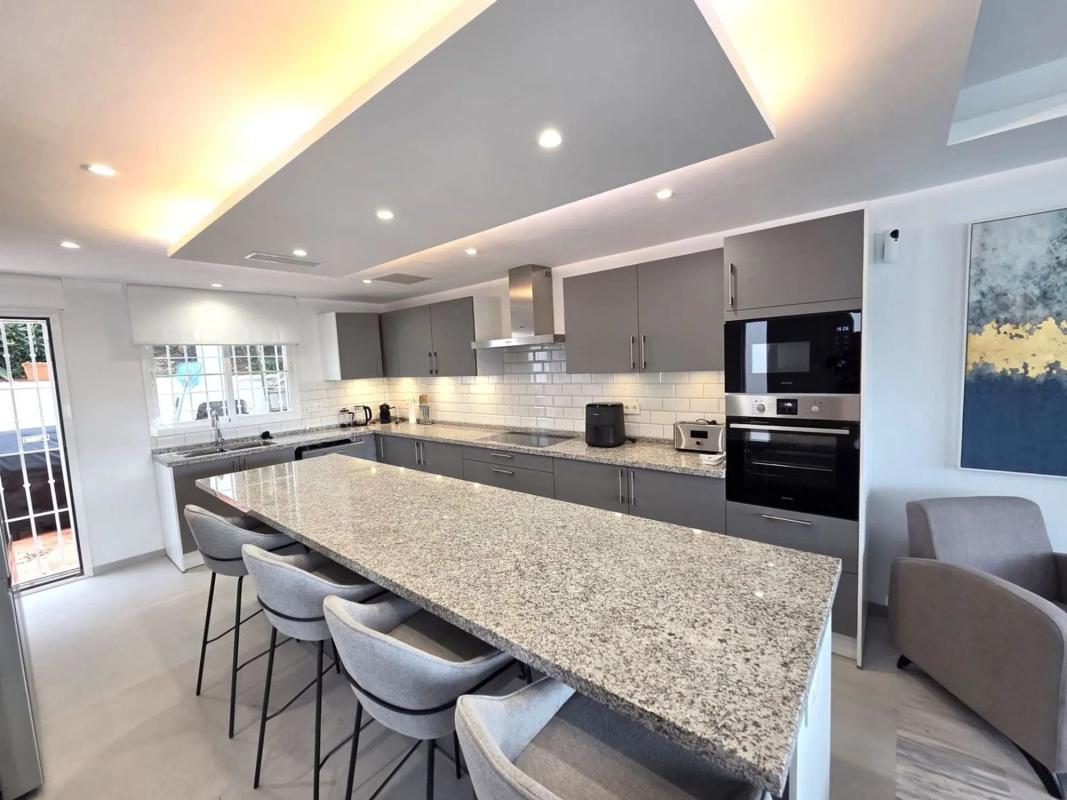 Venta de chalet independiente en Barrio Cabopino-Artola, Marbella
 photo 2