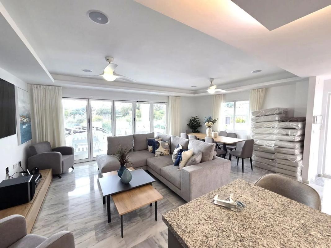 Venta de chalet independiente en Barrio Cabopino-Artola, Marbella
 photo 3