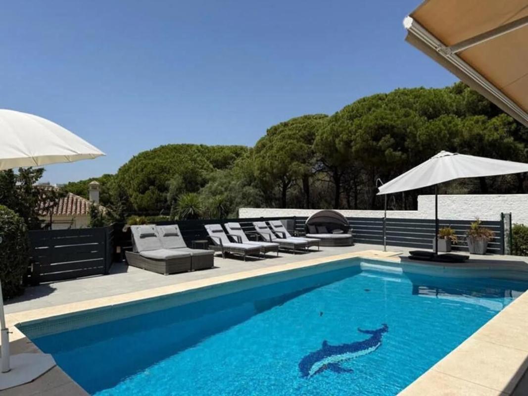 Sale of independent chalet in Avenida Aragon, Marbella
photo 2