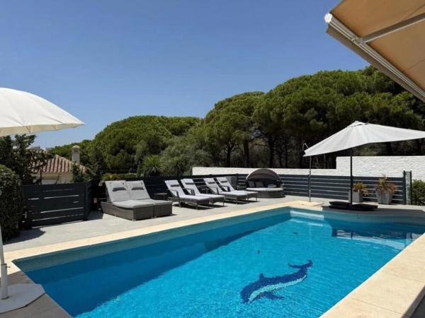 Chalet wolnostojący na sprzedaż w Avenida Aragon, Marbella thumbnail 1