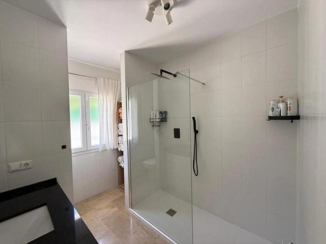 Sale of independent chalet in Avenida Aragon, Marbella
photo 3