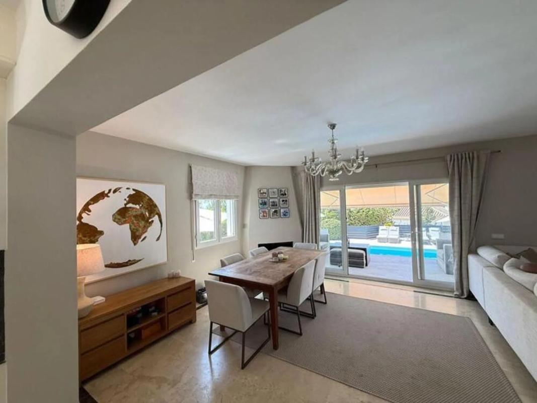Sale of independent chalet in Avenida Aragon, Marbella
photo 5