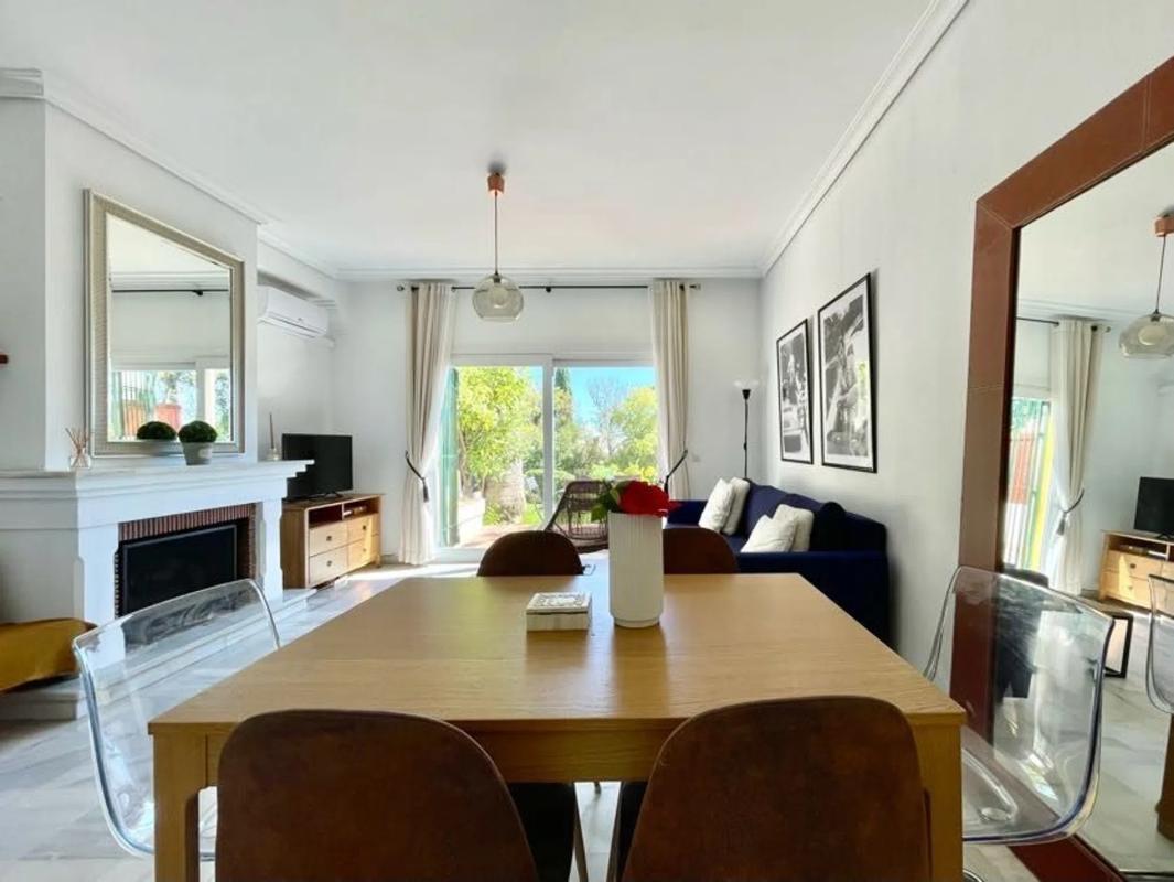 Venta de chalet adosado en  Avenida Benajarafe , Marbella photo 2