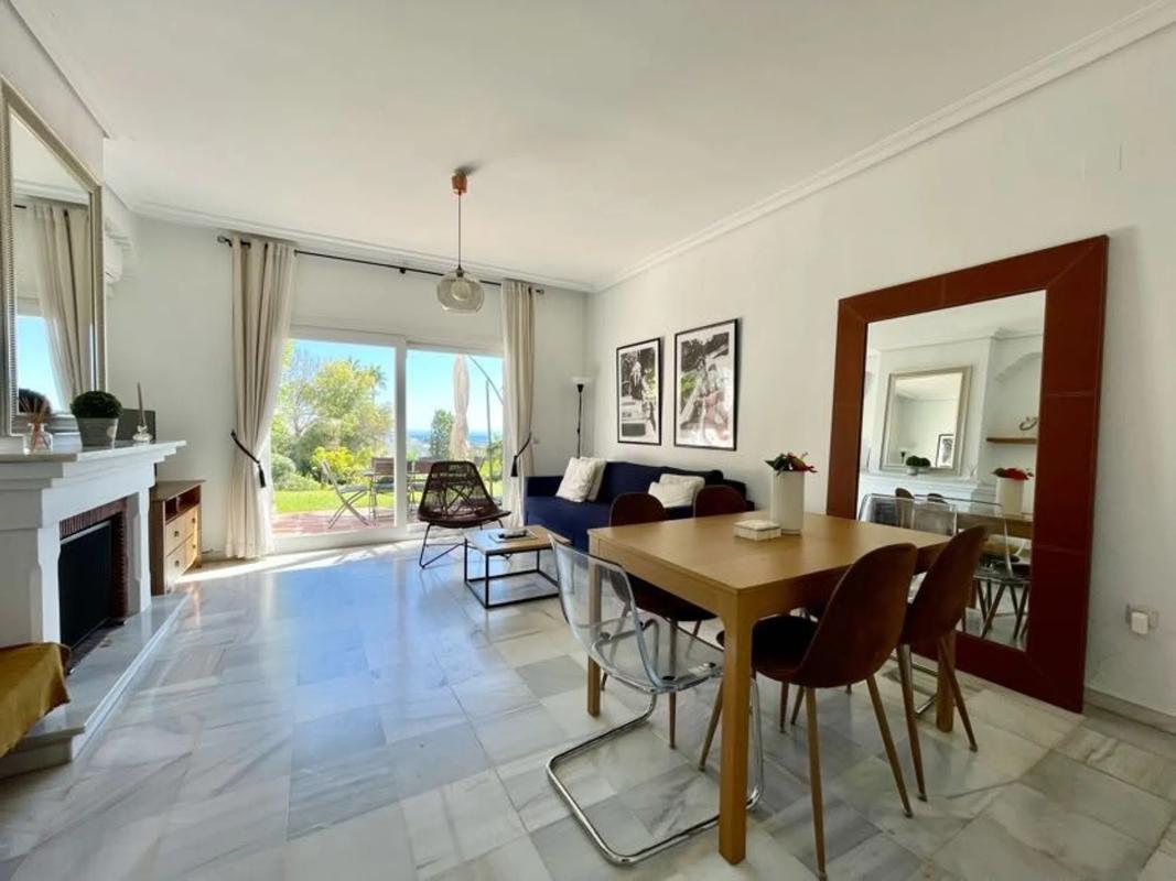 Venta de chalet adosado en  Avenida Benajarafe , Marbella photo 3