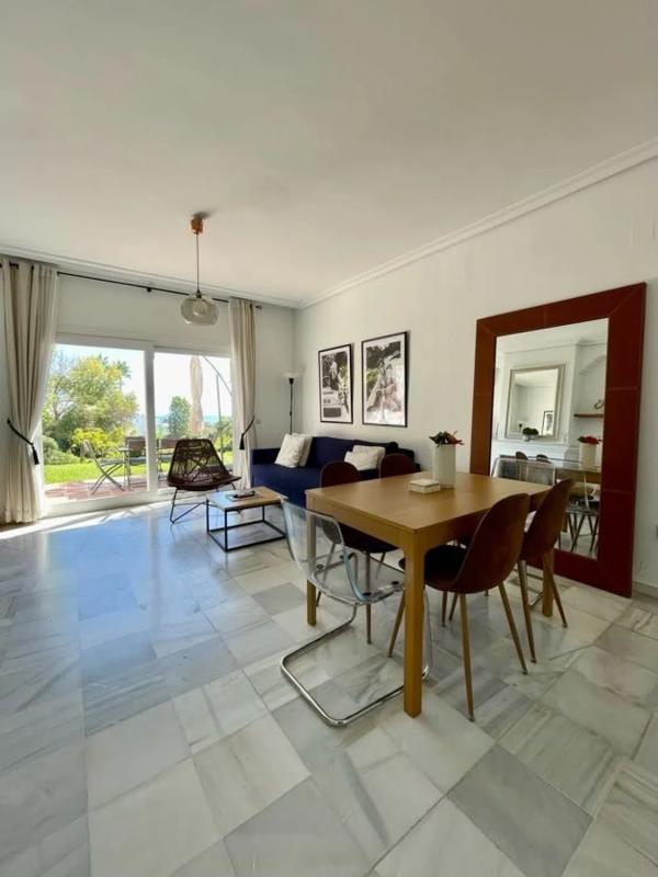 Venta de chalet adosado en  Avenida Benajarafe , Marbella photo 4