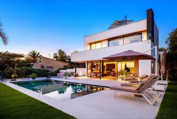 Chalet wolnostojący na sprzedaż w Barrio Marbesa, Marbella thumbnail 1