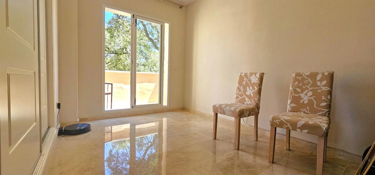Venta de piso en Urbanizacion Elviria Sur, Marbella
photo 2
