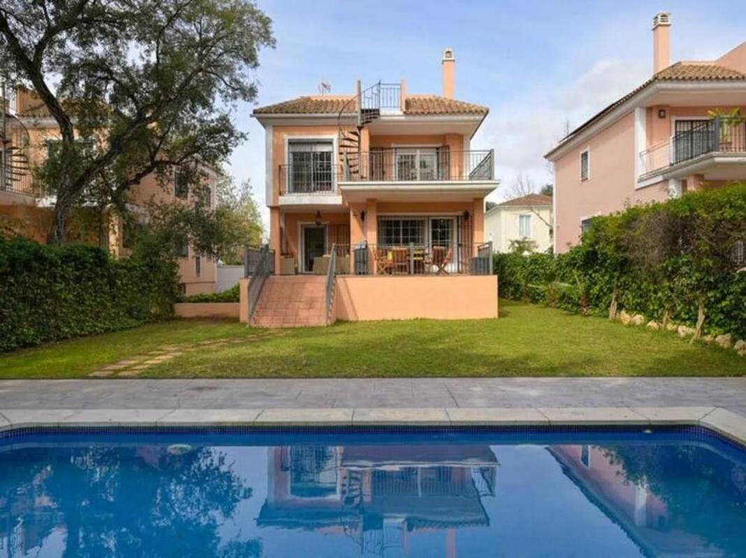 Sale of independent chalet in Paseo de Argentina, Marbella
photo 1