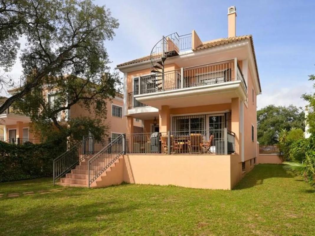 Sale of independent chalet in Paseo de Argentina, Marbella
photo 2