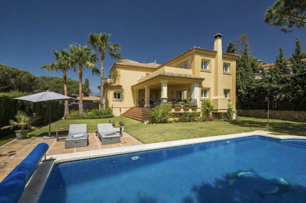 Chalet wolnostojący na sprzedaż w Barrio Elviria, Marbella photo 1