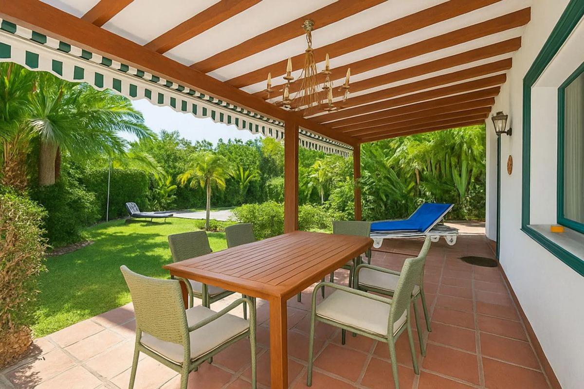 Sprzedaż niezależnego domku jednorodzinnego w  Urbanización Marbesa, Marbella photo 2