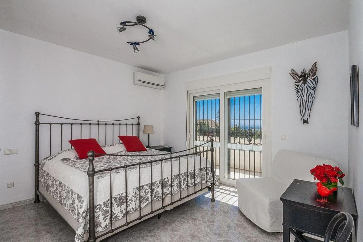 Sprzedaż niezależnego domku jednorodzinnego w  Urbanización Marbesa, Marbella photo 3